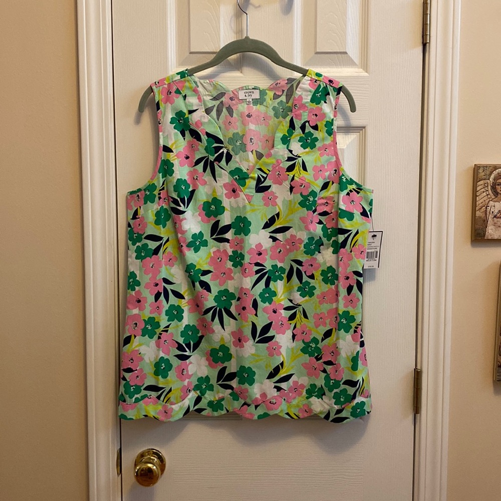 Crown & Ivy Top